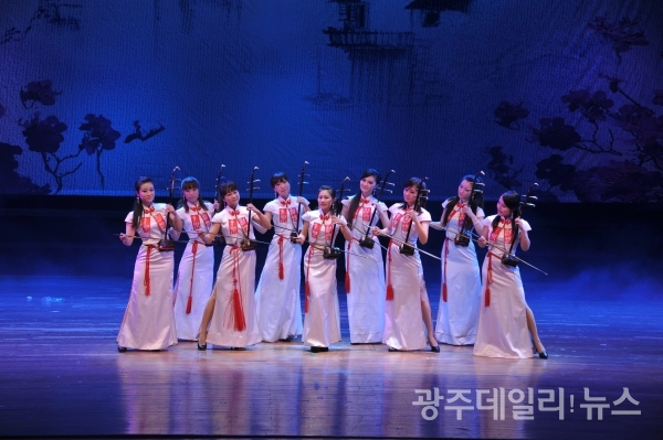 저장가무극원 민족악단