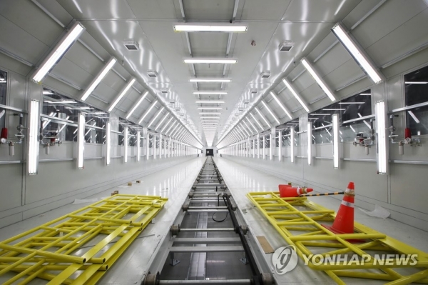 광주글로벌모터스 생산설비 설치작업 [연합뉴스 자료사진]