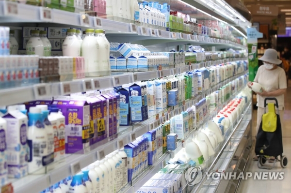 우유 가격 인상 '초읽기'…먹거리 물가 연쇄 상승 가능성[연합뉴스 자료사진]