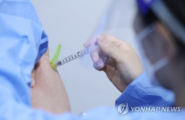 백신 접종[연합뉴스 자료사진]