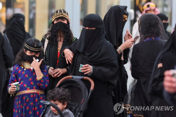 사우디 건국일 행사에 참석한 현지 여성들[로이터 연합뉴스자료사진. 재판매 및 DB 금지]